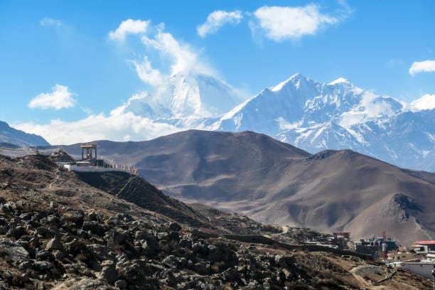 Mustang — Mountain Landscapes & Desert Cliffs